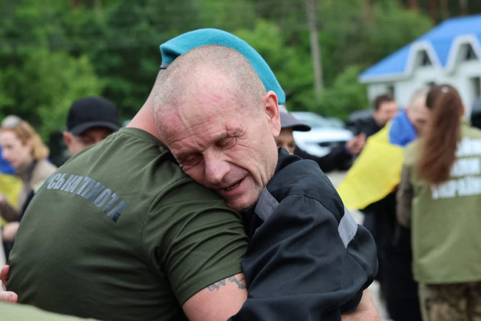 Dieser abgemagerte Ukrainer kam in Juni aus russischer Kriegsgefangenschaft. Der Schrecken dieser Zeit steht ihm ins Gesicht geschrieben.