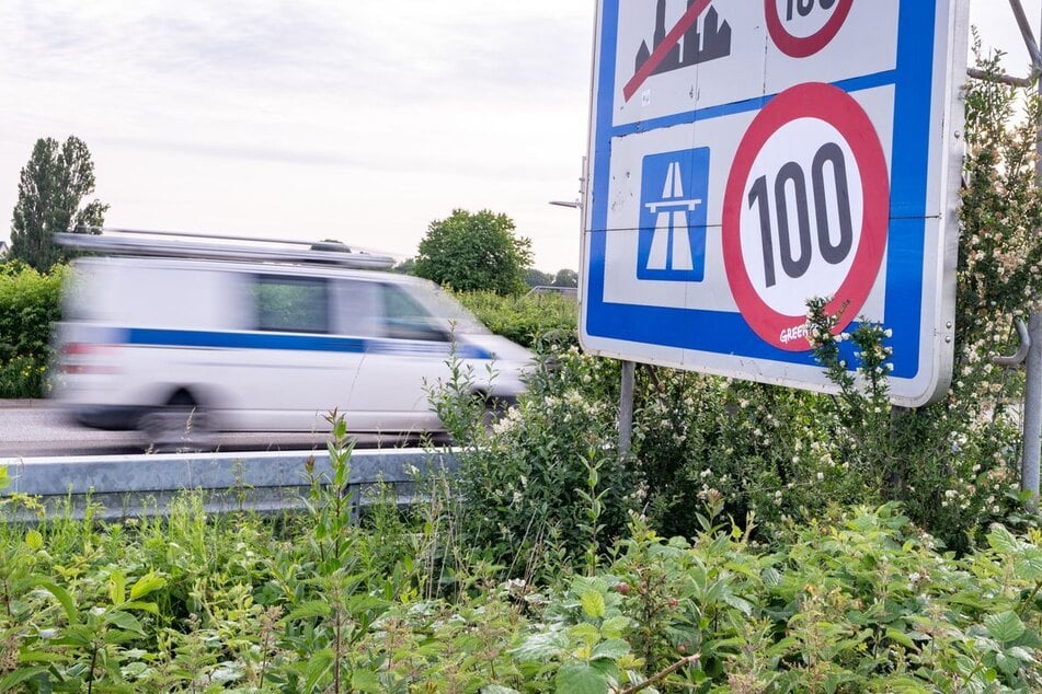 Auf deutschen Autobahnen gilt kein generelles Tempolimit, auf großen Teilen der Strecken gelten aber unterschiedliche Höchstgeschwindigkeiten.