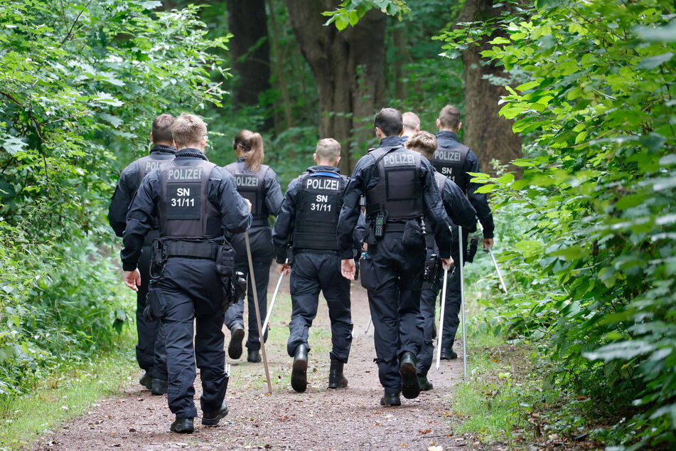 Die Polizei suchte tagelang im Chemnitzer Stadtpark nach den abgehackten Fingern - erfolglos.