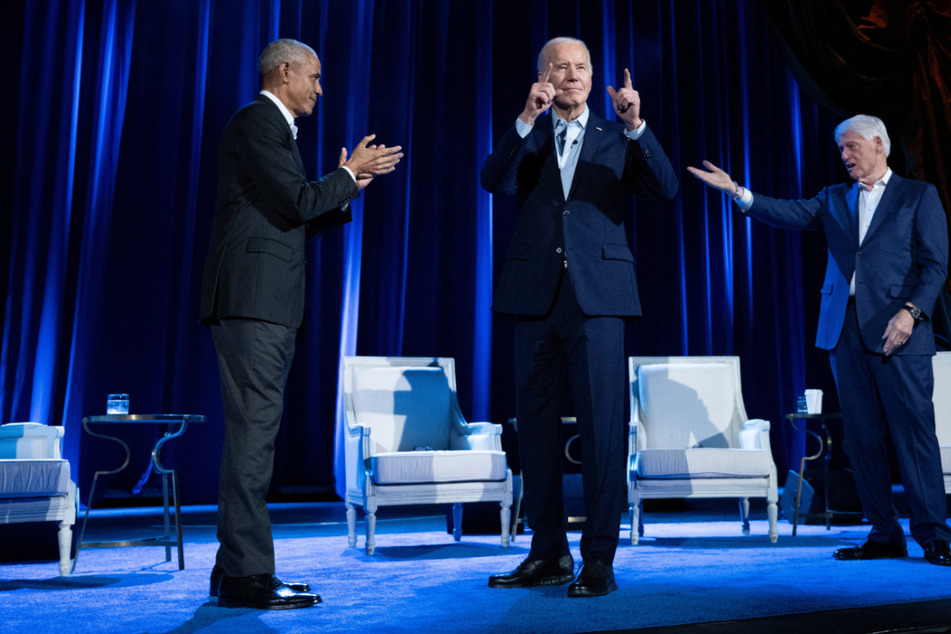 President Joe Biden (c.) was joined by Democratic predecessors Barack Obama (l.) and Bill Clinton at a fundraising event Thursday in New York.