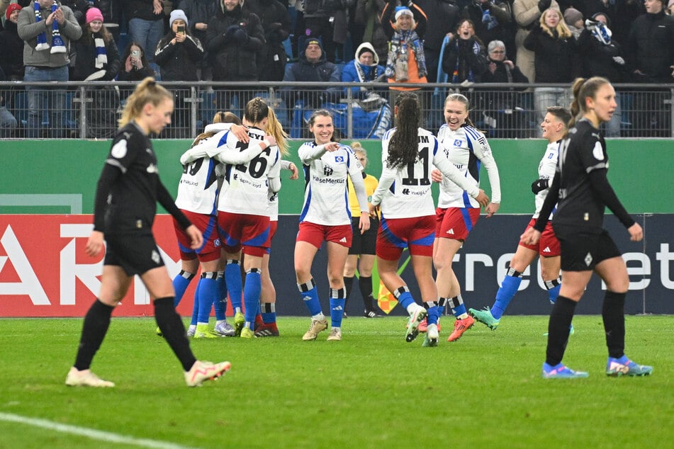 Für das DFB-Pokal-Halbfinale der Frauen wurde das Hamburger Volksparkstadion nahezu ausverkauft.