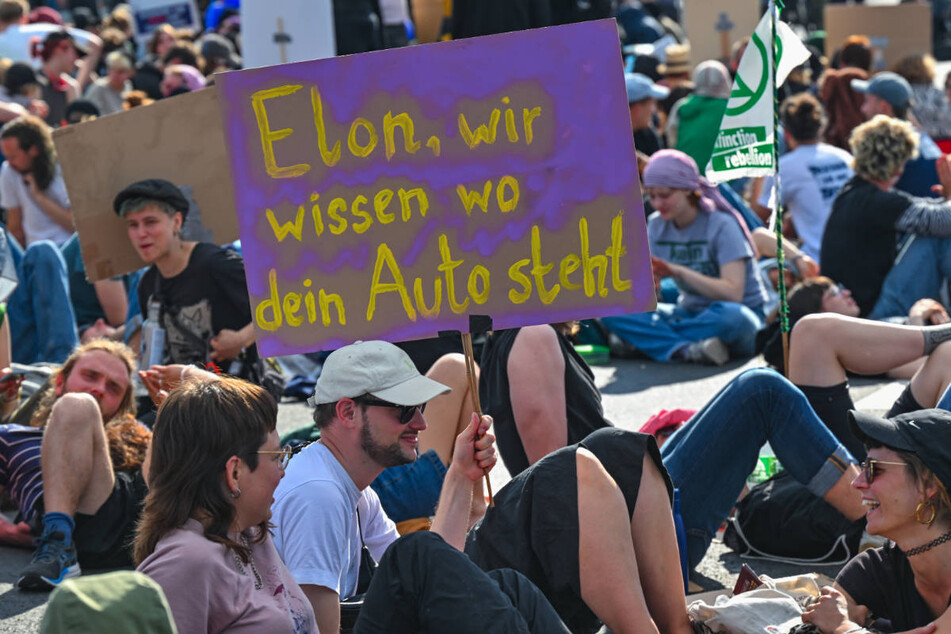 Nach den Ausschreitungen vom Freitag ist der Protest am Samstag weitgehend friedlich verlaufen.