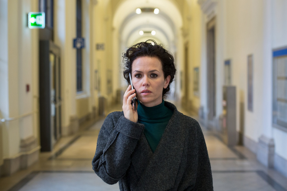 Fida Emams (Melika Foroutan, 44) erfährt, dass ihre Tochter Aline ist in Gefahr ist.