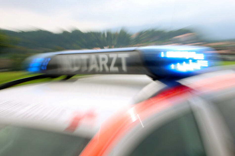 Im Vogtland sind am Montag vier Menschen bei Verkehrsunfällen teils schwer verletzt worden. Die Verursacher waren 83 und 77 Jahre alt. (Symbolbild)