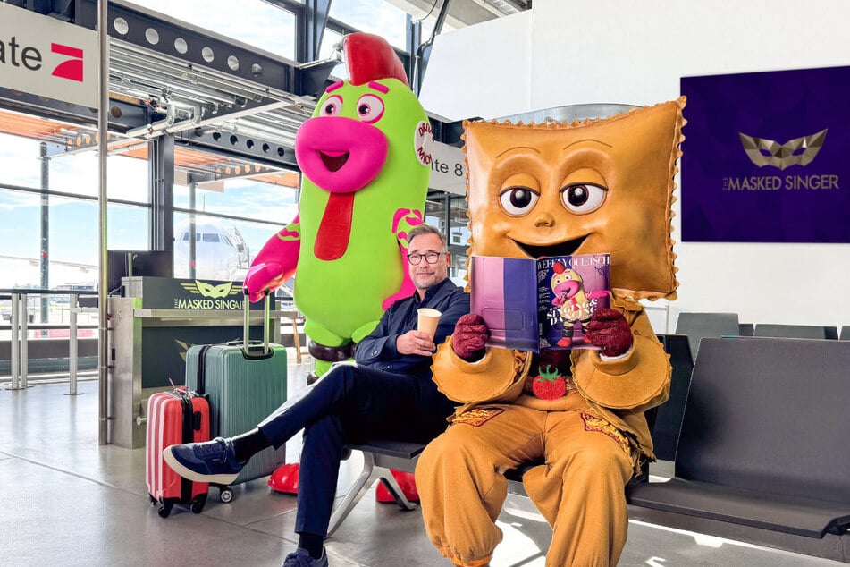 "Quietsch", Matthias Opdenhövel (55) und "Rave-ioli" warten auf den Start der zwölften Staffel "The Masked Singer".