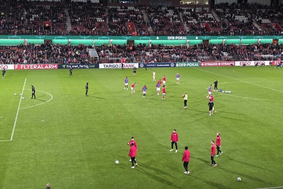 Energie spielt das Fünf-Gegen-Fünf.