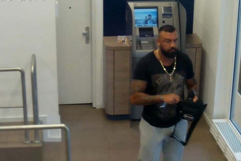 Durchbruch im Fall des seit neun Jahren verschwundenen Ex-Rocker-Bosses? Polizei durchsucht Wohnung