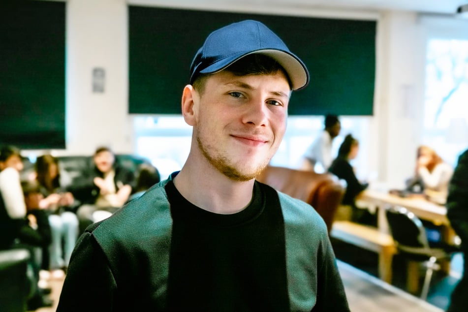 Heute ist Pascal 25 Jahre alt und engagiert sich selbst für Kinder und Jugendliche, deren Welt auf dem Kopf steht.
