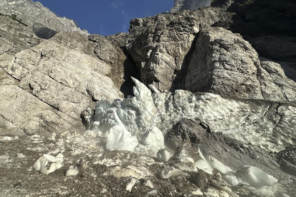 Am Fuß der Watzmann-Ostwand finden sich jetzt nur noch Eisbrocken und Felsen.