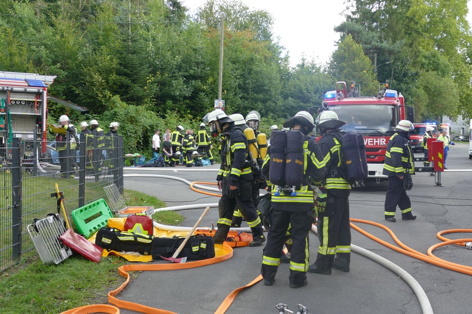 Die Feuerwehr war am Freitagnachmittag mit insgesamt 52 Kräften im Einsatz.