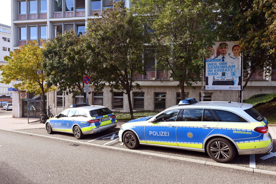 Nach einem möglichen Fall von Polizeigewalt bei einem Einsatz am Wochenende hat die Polizei nach eigenen Angaben einen Betrunkenen festgenommen - dabei sei es nötig gewesen, dessen "Widerstand mit körperlicher Gewalt zu brechen".