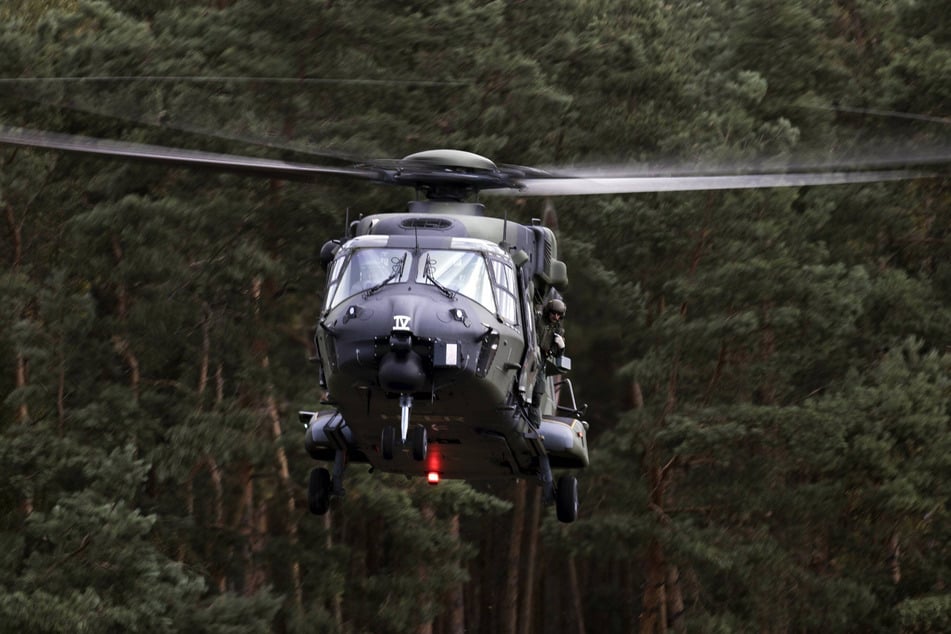 Hubschrauber NH 90 bei einem Übungsflug.