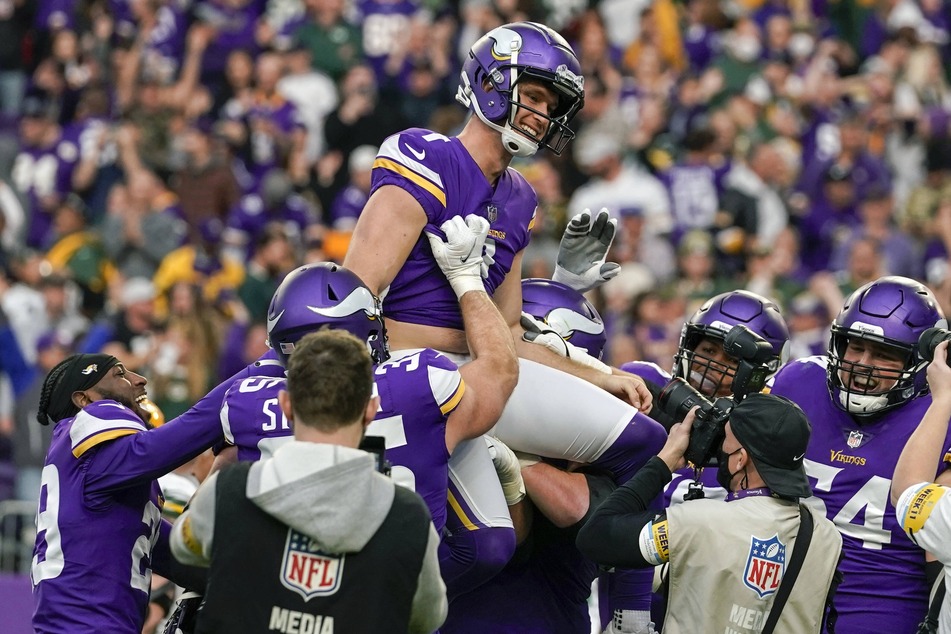 Vikings Place Kicker Greg Joseph (c) is carried off the field by teammates after hitting a 29-yard game-winning field goal