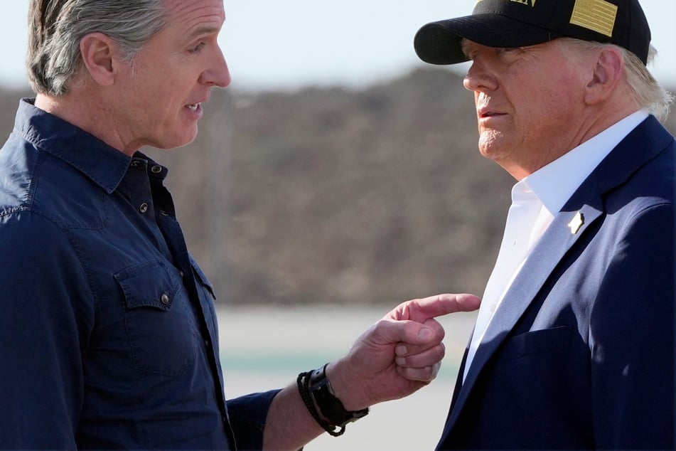 Gavin Newsom, der Gouverneur von Kalifornien und US-Präsident Donald Trump (v.l.n.r.) sind sich uneins.