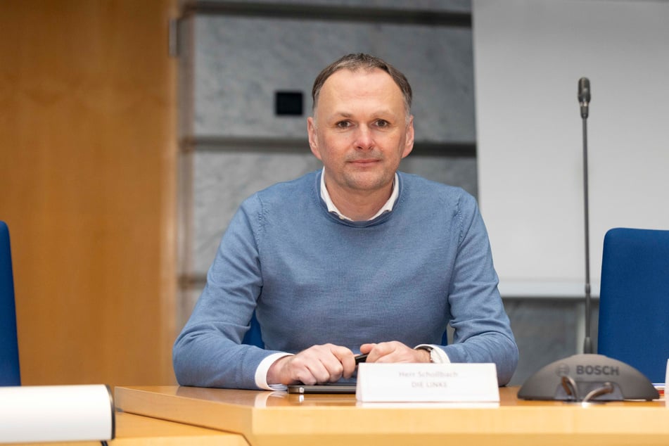 Fraktionschef André Schollbach (47, Linke) will alle politisch und juristisch nötigen Schritte gehen, um die drastischen Einschnitte bei den DVB zu verhindern.