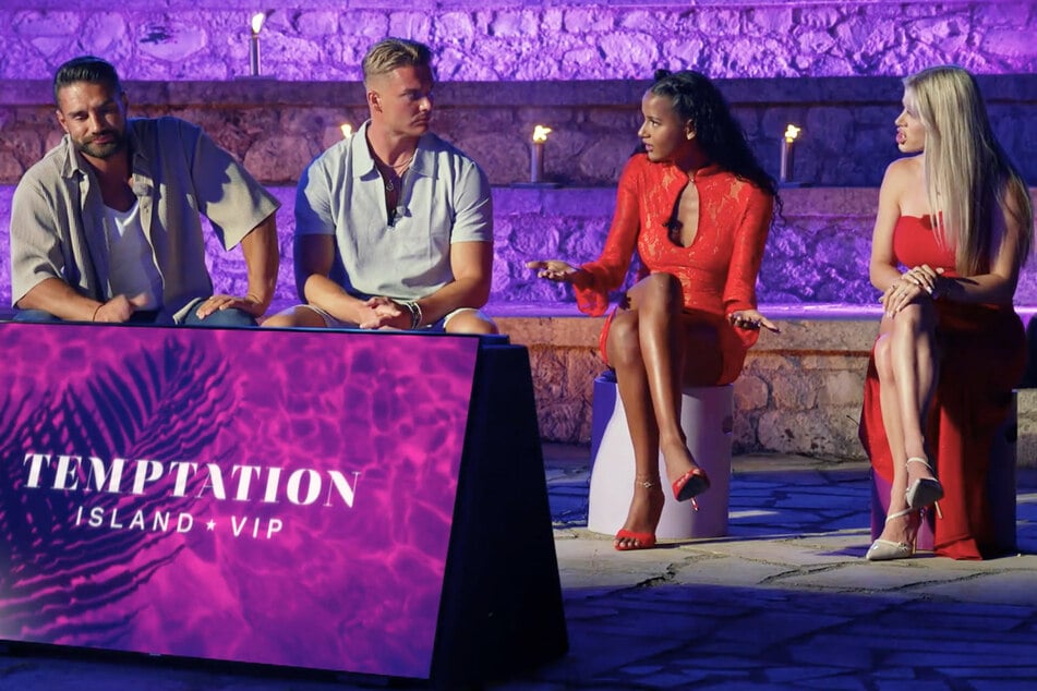 Zum ersten Mal in der Geschichte von "Temptation Island VIP" gibt es ein gemischtes Lagerfeuer.