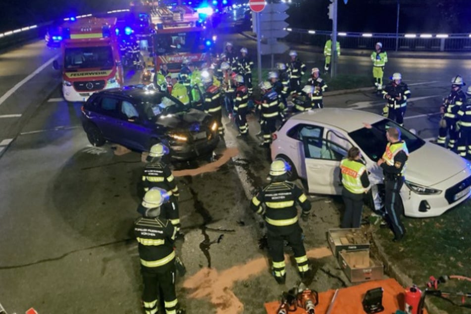 Die Feuerwehr kümmerte sich um die Verletzten.