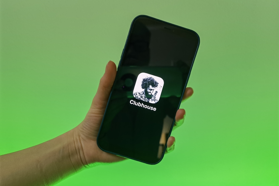 Auf Clubhouse kann nun auch gechattet werden.