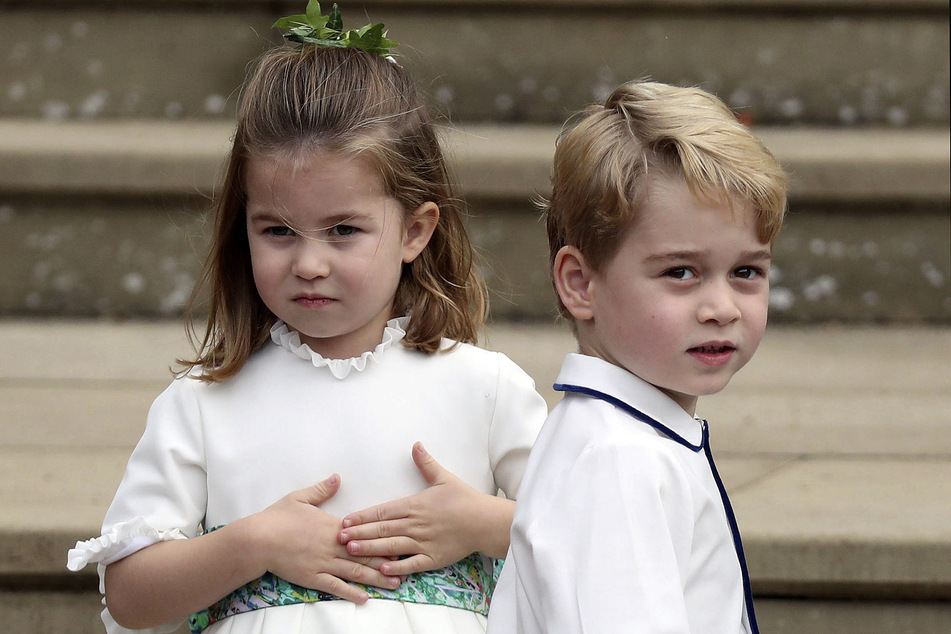 Prinz George (8, hier im Bild mit seiner Schwester Charlotte, 6) hat offenbar auch vor kleinen Krabbeltieren keine Angst. (Archivbild)
