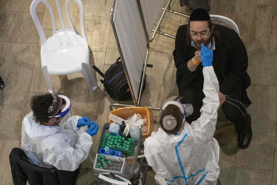 In Israel haben bereits 2,8 Millionen Menschen die erste und 1,5 Millionen sogar schon die zweite Corona-Impfung erhalten.