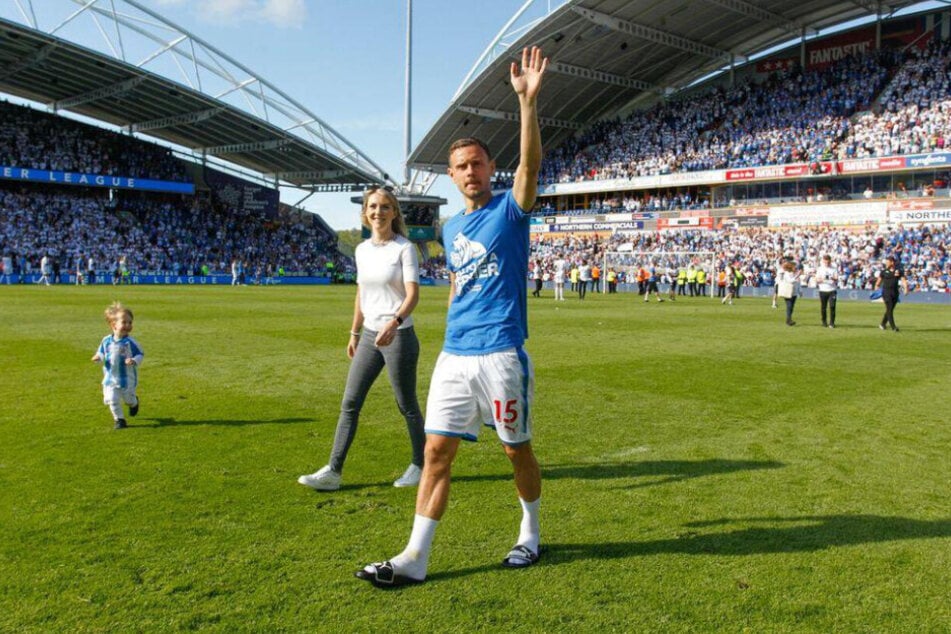 Chris Löwe (36) mit seiner Frau Monique und seinem großen Sohn Luis in Huddersfield. In England fiel Weihnachten für die Löwes aus.