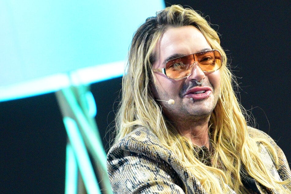 Tokio-Hotel-Frontmann Bill Kaulitz (37) beschwert sich über Schauspielerin Anne Hathaway (43).