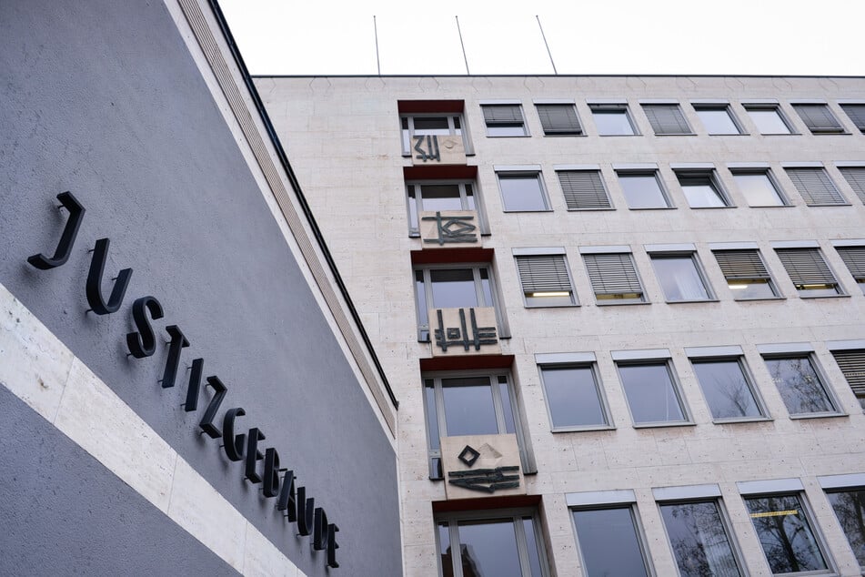 In Unterfranken soll der Mann dann auch eines seiner beiden neuen Opfer missbraucht haben. Der erneute Prozess gegen den 23-Jährigen findet vor dem Landgericht in Aschaffenburg statt. (Archivbild)