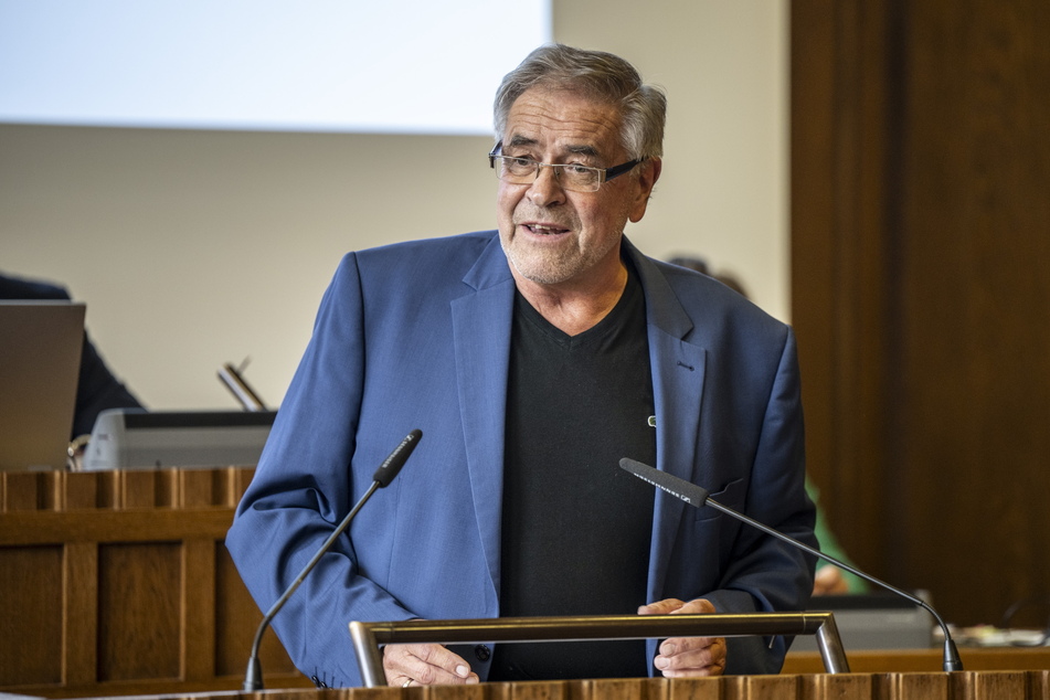 Linken-Stadtrat Klaus Bartl (73) möchte sich für die jungen Leute einsetzen.