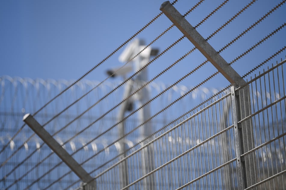 Nordrhein-Westfalen erhält infolge des Terroranschlags von Solingen ein zweites Abschiebegefängnis. (Symbolbild)