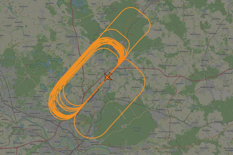 In meist gleichbleibenden Flugbahnen wurde das Touch-and-Go-Manöver trainiert.