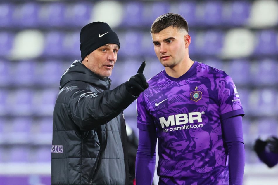 Aue-Coach Jens Härtel (56) lässt sich zum Wintertransfer nicht in die Karten schauen.