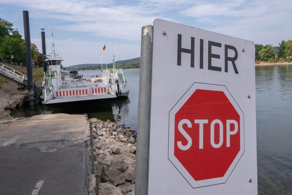 Güterschiffe können derzeit nur mit deutlich weniger Ladung auf dem Rhein fahren. (Symbolfoto)