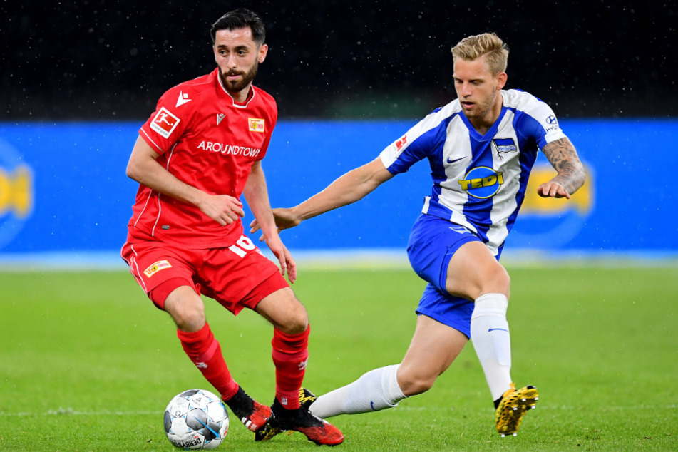 Herthas Arne Maier (r.) im Zweikampf mit Unions Yunus Malli.
