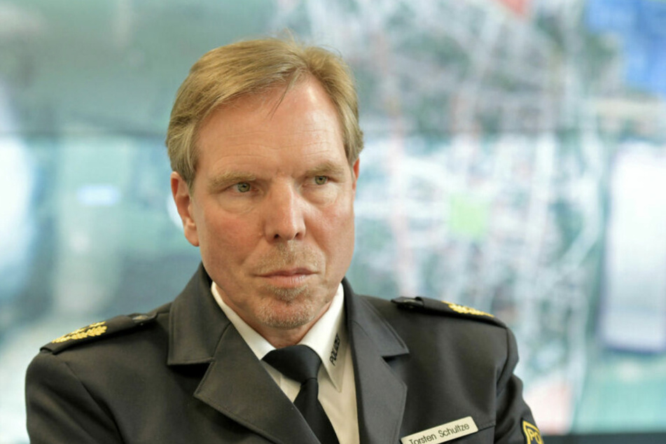 Polizeipräsident Thorsten Schultze rät, grundsätzlich auf Feuerwerk an diesem besonderen Silvester zu verzichten.