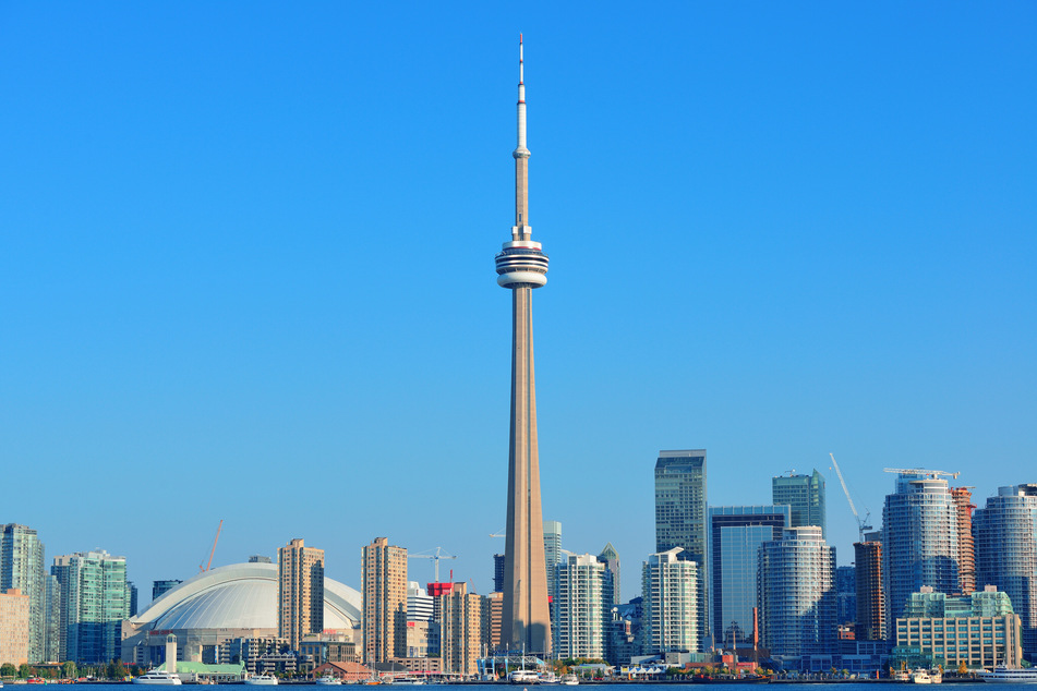 Der CN-Tower in Toronto, Kanada ist nicht nur das Wahrzeichen der Stadt, sondern auch zugleich Symbol der kanadischen Nation.