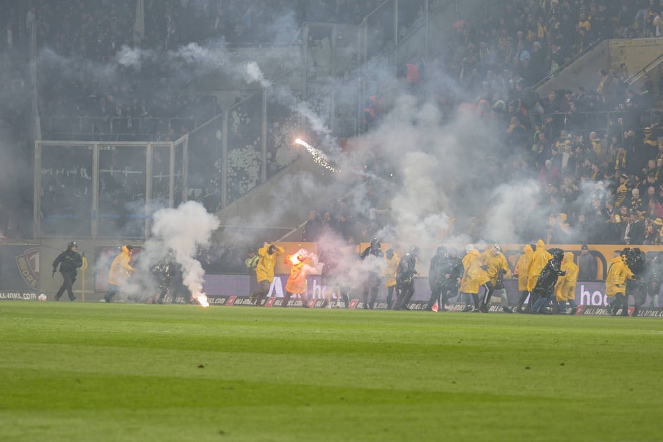 Ultras von Hertha BSC und Dynamo Dresden trafen am Samstag im Rudolf-Harbig-Stadion aufeinander.