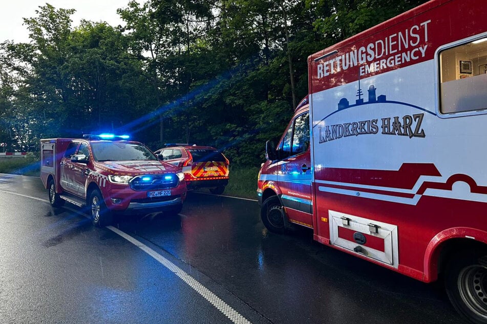 Mit Motorrad gegen Leitplanke gekracht: Bikerin bei Unfall schwer verletzt