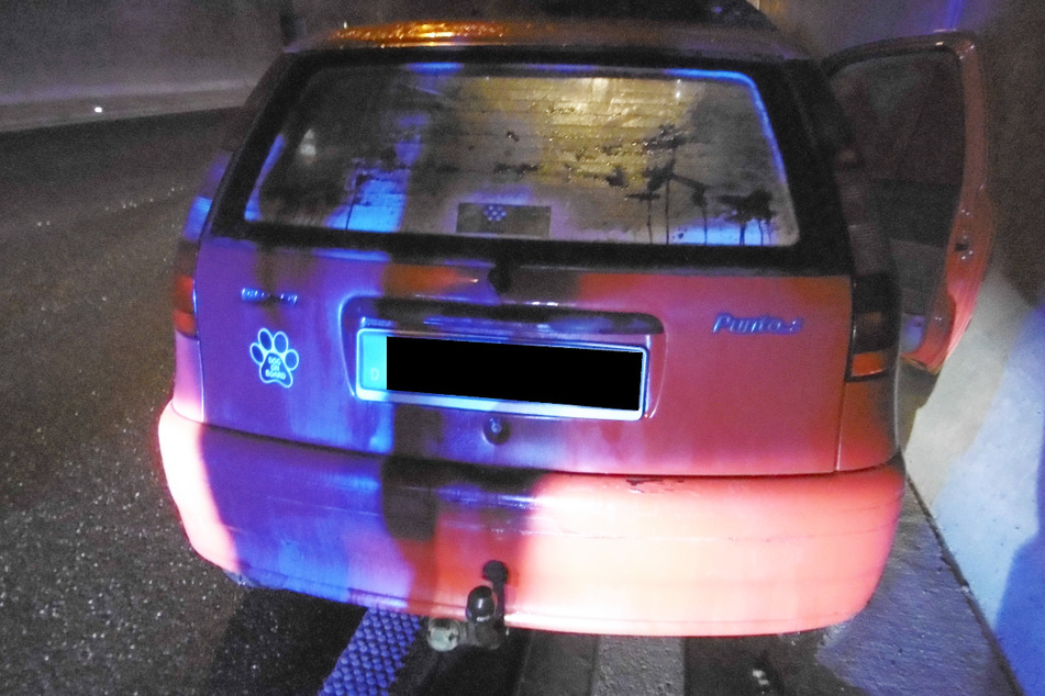 Betrunkener Fiat-Punto-Fahrer parkt im Rennsteigtunnel und macht ein Schläfchen