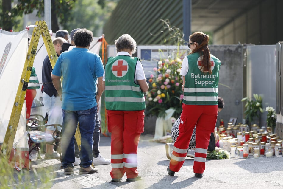 Ein schwarzer Schatten der Trauer hängt über dem gesamten Land. Gegen 10 Uhr fand am heutigen Mittwoch eine Schweigeminute für die Opfer des Amoklaufes statt.