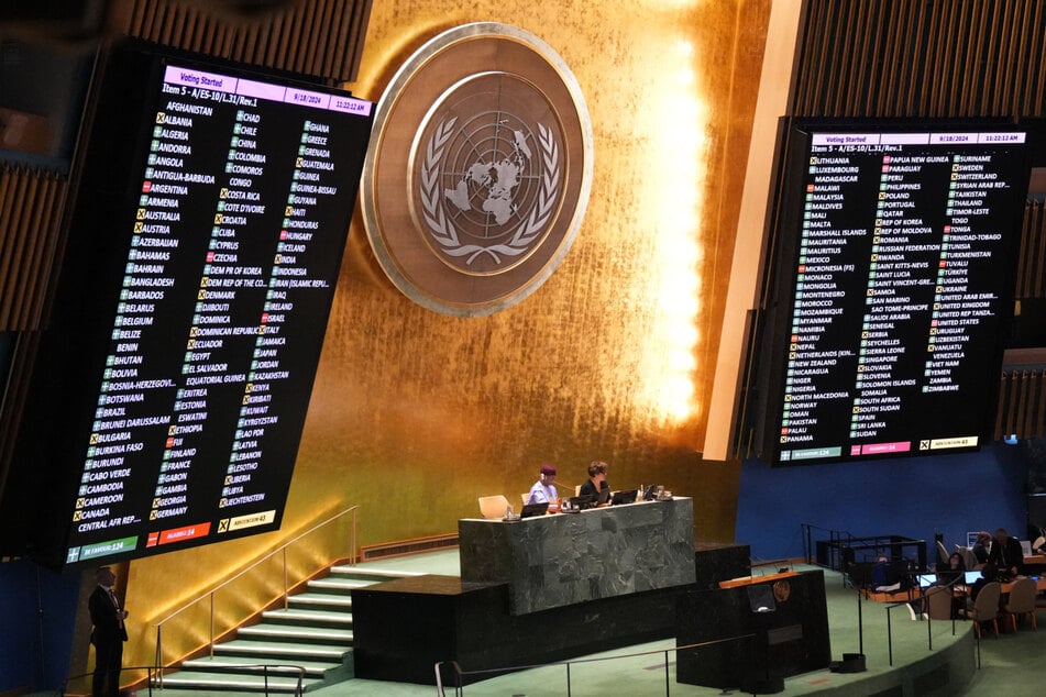 With a clear majority of 124 votes on Wednesday, the UN General Assembly has called for Israel's withdrawal from occupied Palestinian territories within a year.