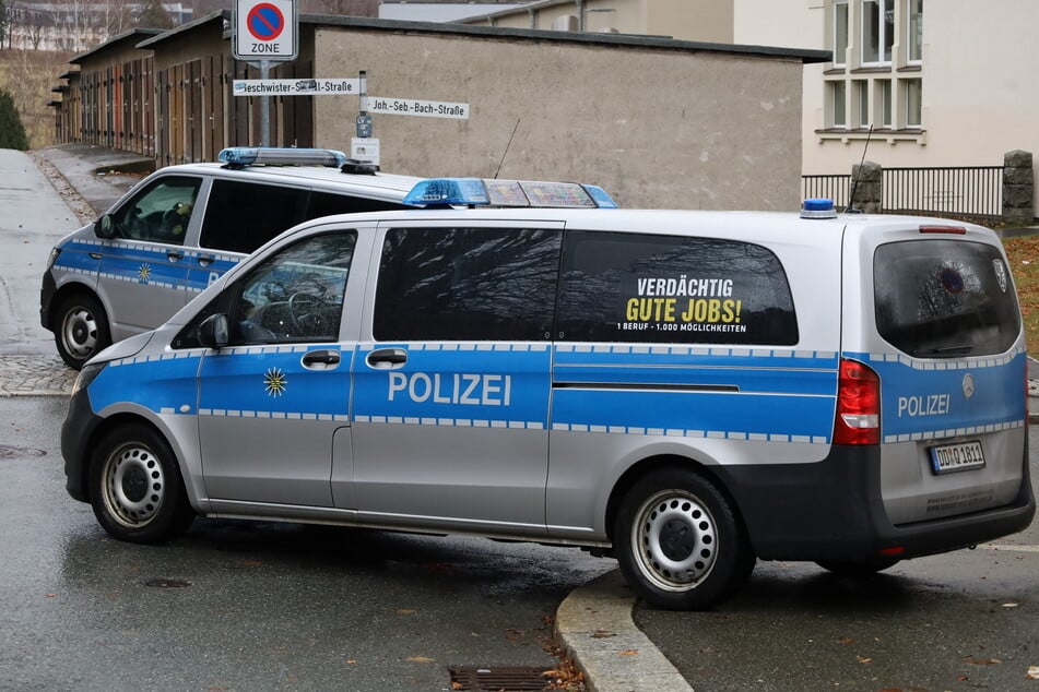 Immer wieder kommt es zu Bombendrohungen an Sachsens Schulen - wie hier im Januar an einem Gymnasium in Aue.