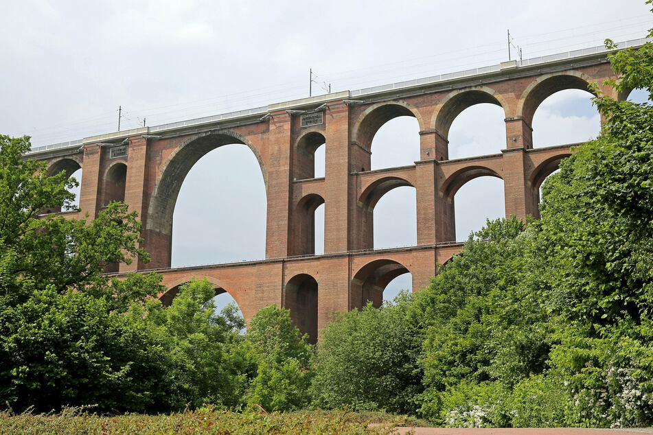 Die Göltzschtalbrücke gehört zu den Wahrzeichen des Vogtlands. Vor 170 Jahren wurde sie erstmals von einem Zug befahren.