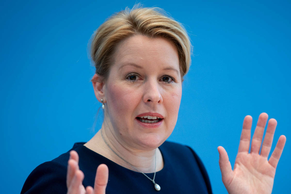 SPD-Spitzenkandidatin Franziska Giffey (43) hat am Mittwoch eine Ausnahme von der 2G-Regel für Kinder unter zwölf Jahren gefordert.