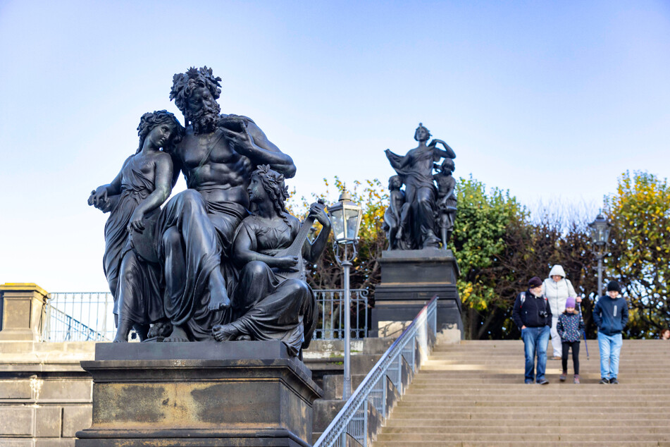 Die Bronzeabgüsse an der Brühlschen Terrasse in Dresden.