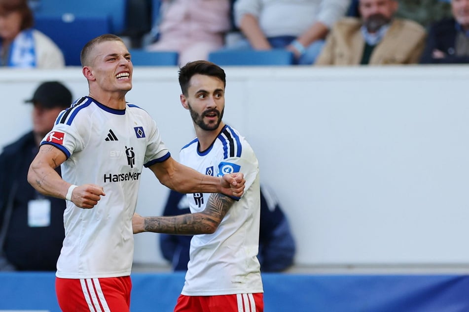 Miro Muheim (28, l.) kam für den verletzten Nicolai Remberg in die Partie und belohnte seine Leistung mit dem 3:2-Siegtreffer.