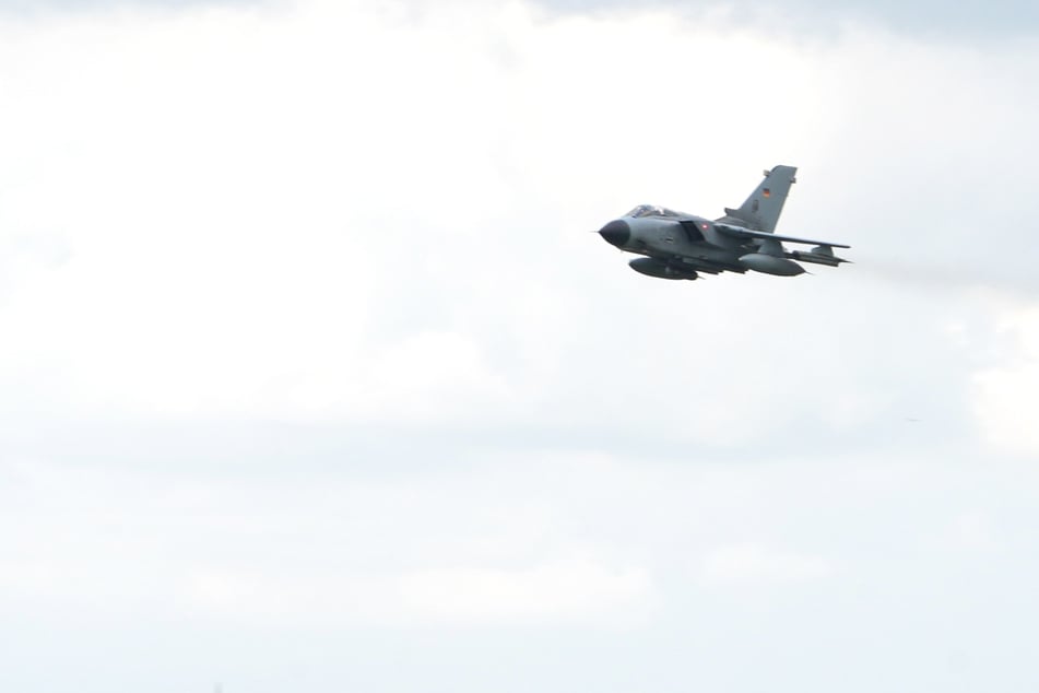 Ein Kampfjet rauschte am Freitag im Tiefflug über die Sächsische Schweiz. (Symbolfoto)