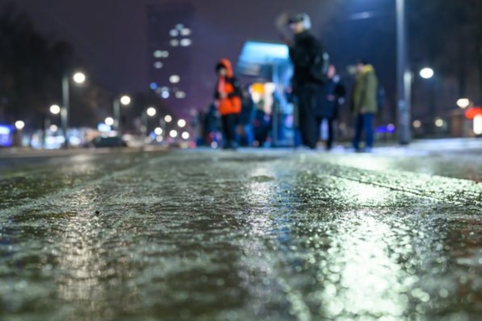 Vorsicht, glatt: Ab Montagnacht sinken die Temperaturen wieder. (Symbolbild)
