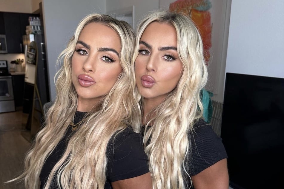 WWE Divas-in-training, the Cavinder twins, revealed a fresh new look on Friday, donning luscious blonde locks by celebrity hairstylist Ryan Pearl.