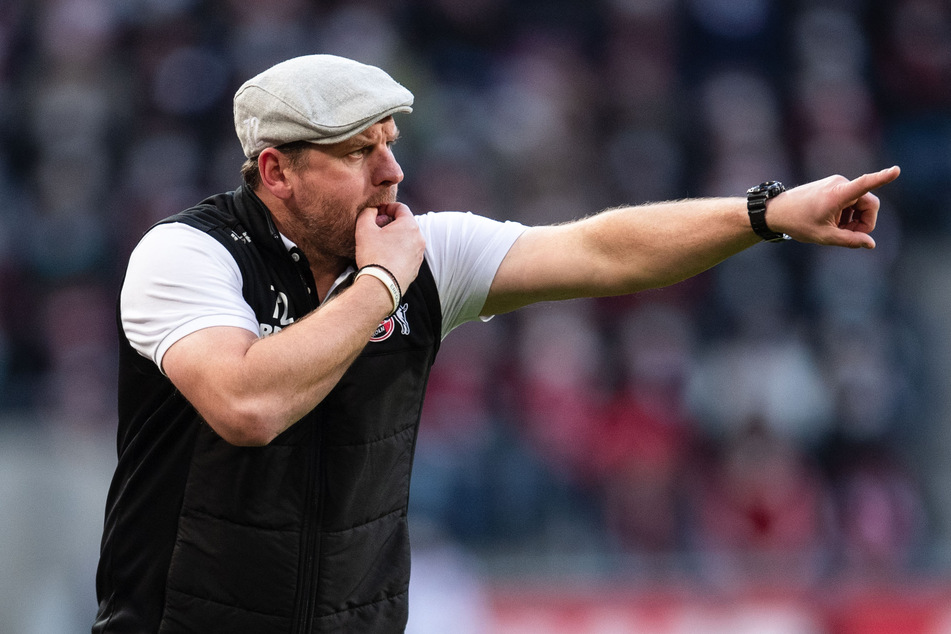 FC-Trainer Steffen Baumgart (49) peilt mit seiner Mannschaft den ersten Auswärtssieg der Saison an.