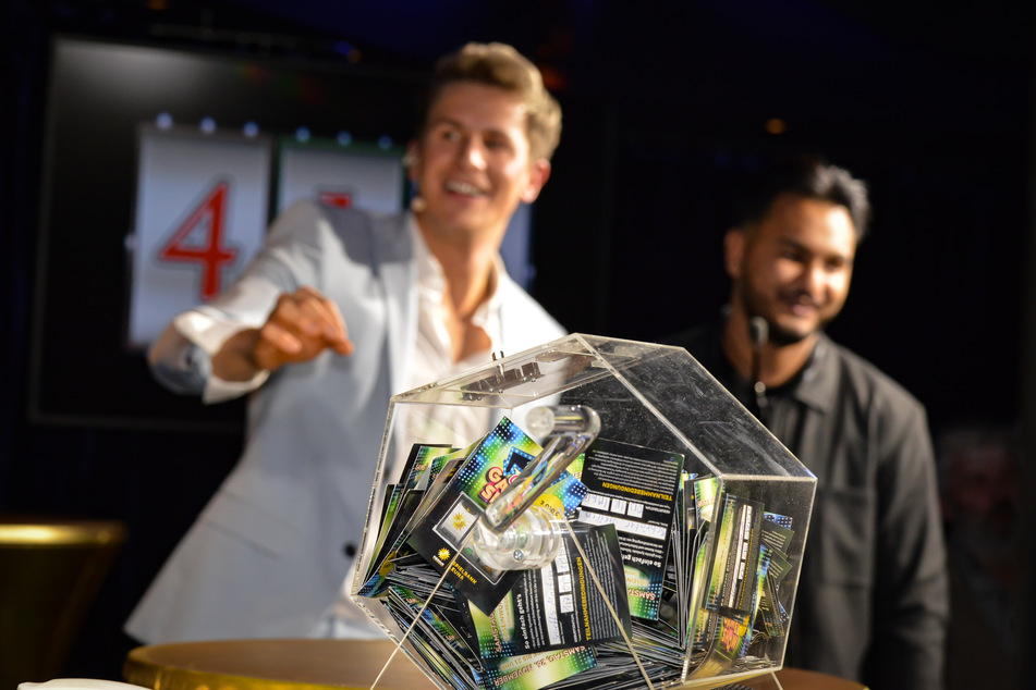 Showmaster Lukas Sauer verteilt am 8. Dezember wieder geniale Preise bei der Big Casino Gameshow.